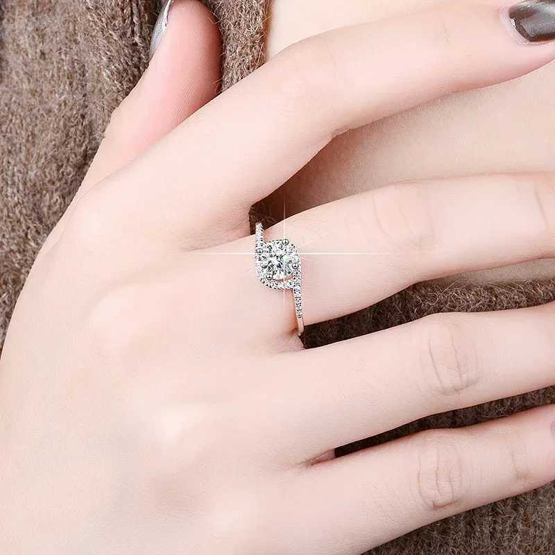 Pierścienie zespołowe oryginalny pierścionek PT950 Platynowy Pierścień Doskonały okrągły 1 Diamentowy Mpilicon Women Wedding Exquacit Jewelry Q240429