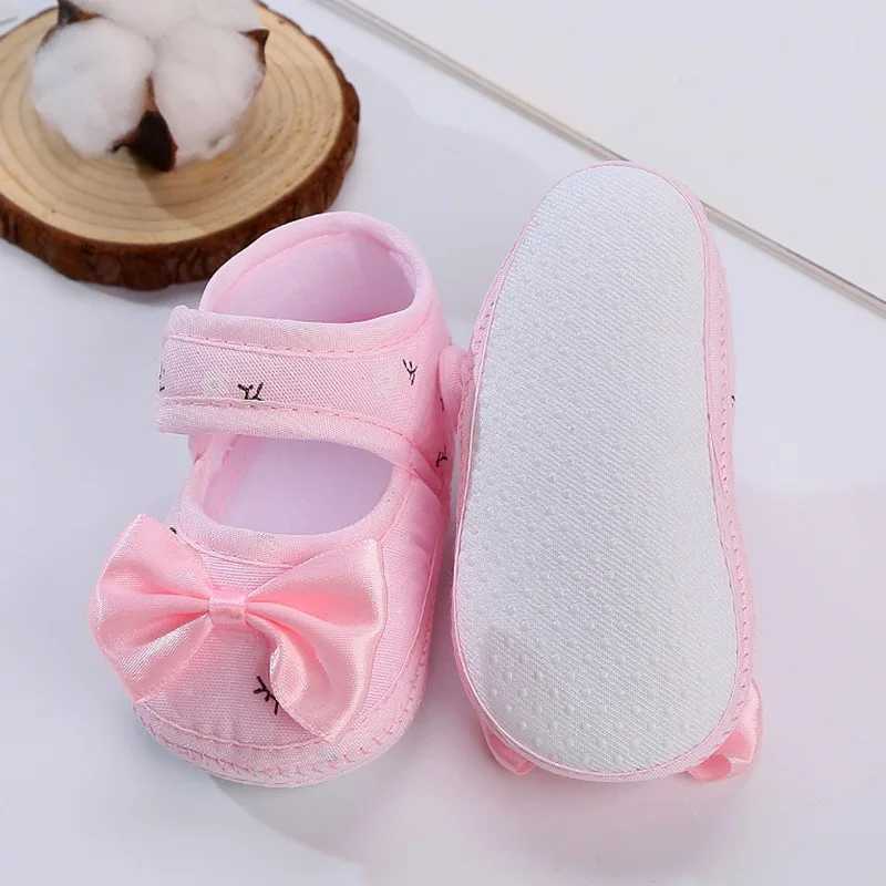 Sandalias zapatos casuales zapatos casuales recién nacidos calcetines zapatos no slip soles suave de primer paso caminante para niños zapatos empapados de algodón sandalsl240429