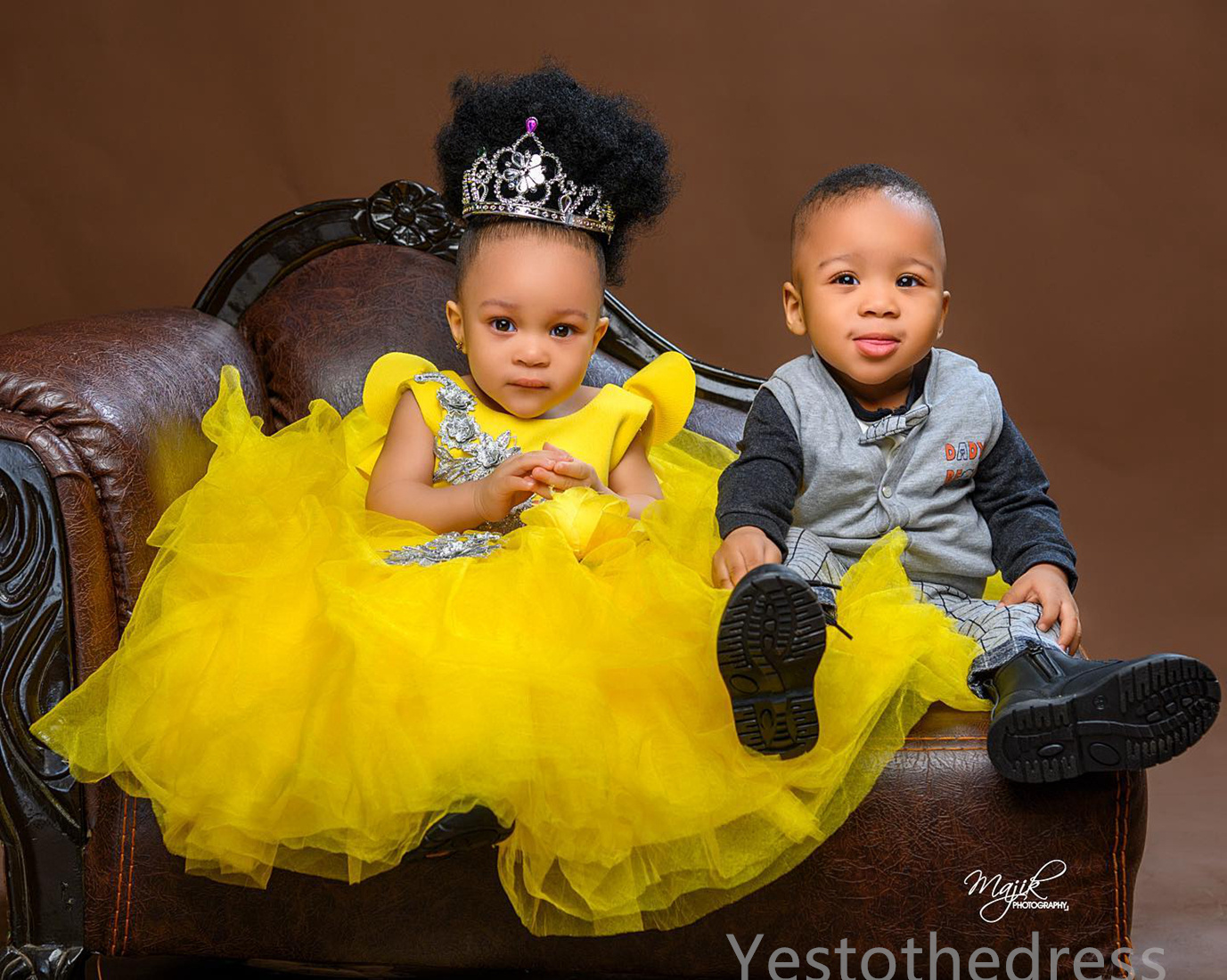 2024 Abiti di fiore giallo abito gioiello abbigliamento floreale femminile abito festa di compleanno abito di strass di tulle a più principessa abiti da principessa bambine nere africane f132