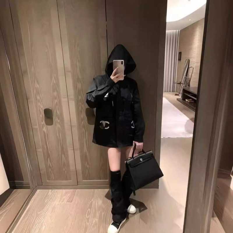 Women's Jackets designer brand 24 Early Spring New Back Letter Glowing Leisure Simple and Versatile Slimming Charge Coat for Women QWUH