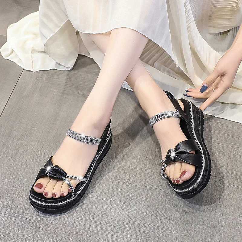 Sandals 2024 summer new fashion comfortable wear-resistant elegant casual bright diamond flat womens shoes open strappy sandals H240430