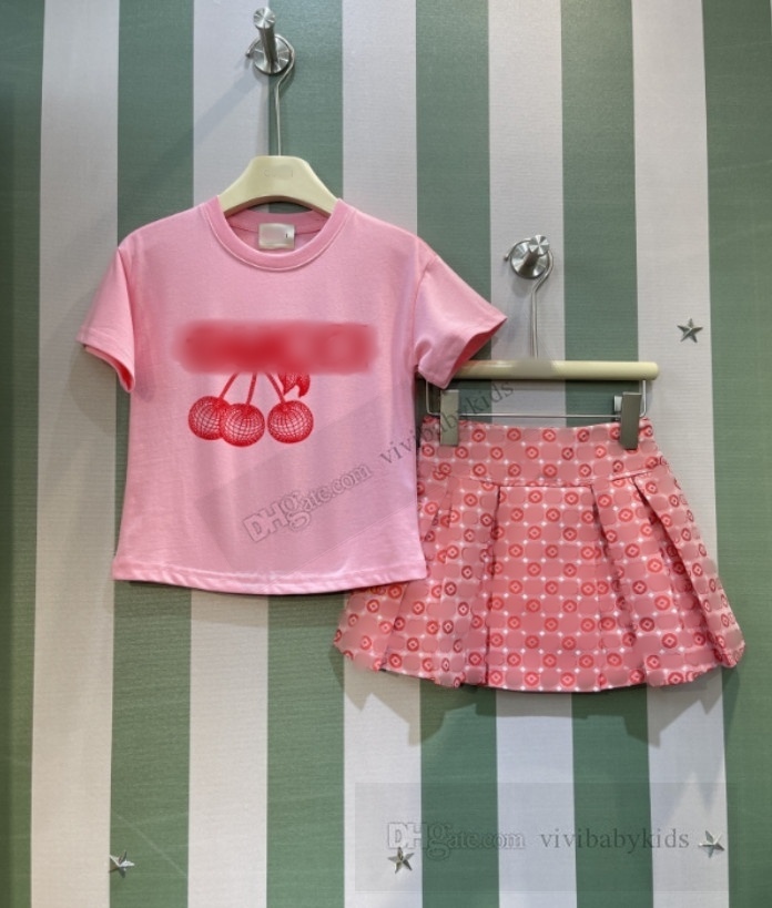 Lettera di moda Lettera Cherry Stampato Set di vestiti bambini T-shirt a maniche corte con gonna pieghettata bambini estivi Outfit Z7957