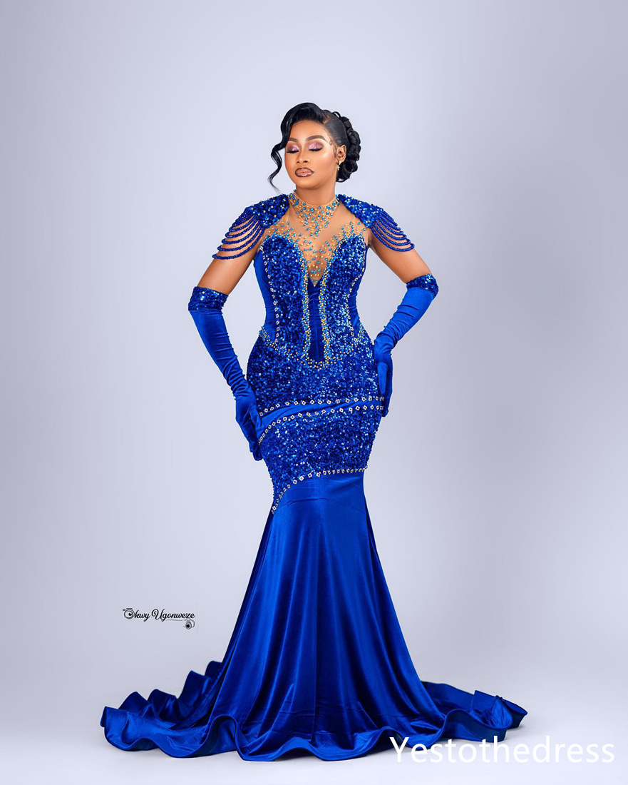 2024 Robes de bal bleu royal pour femmes noires PromMrile illusion en lacet à paillettes à paillettes perle du gland