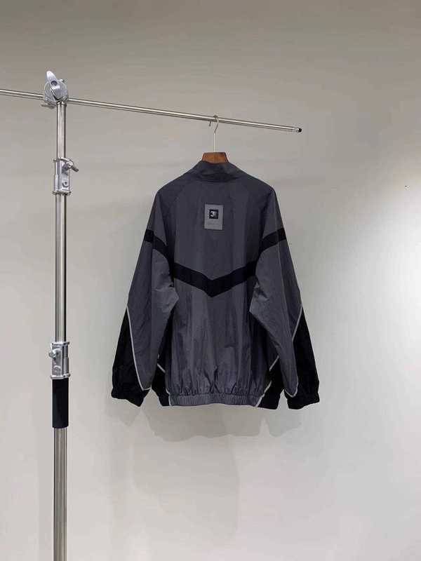 Damesleer Faux Designer Brand 2024 Zomer Nieuwe retro -serie Reflecterend zwart en grijs Block Kleur Zipperjas voor heren oplaad 85ku