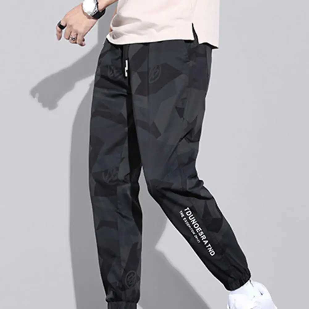 Herenbroeken Heren Laadbroek Camouflage Letter Jogger broek Hip-Hop Mid Rise zomer Casual sportbroek Techwear Anime Moletom Masculino J240429