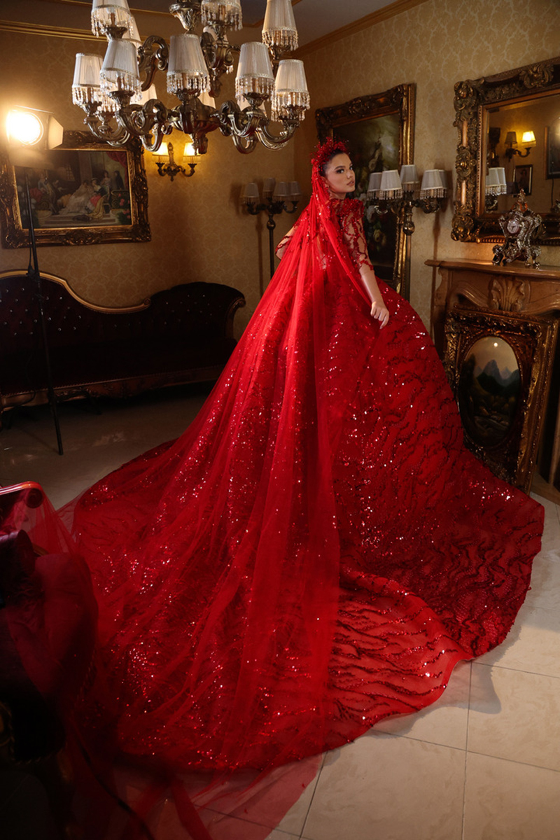 Prinsessan röd quinceanera klänning v hals lång ärm paljett bollklänning eleganta tyllklänningar med slöja