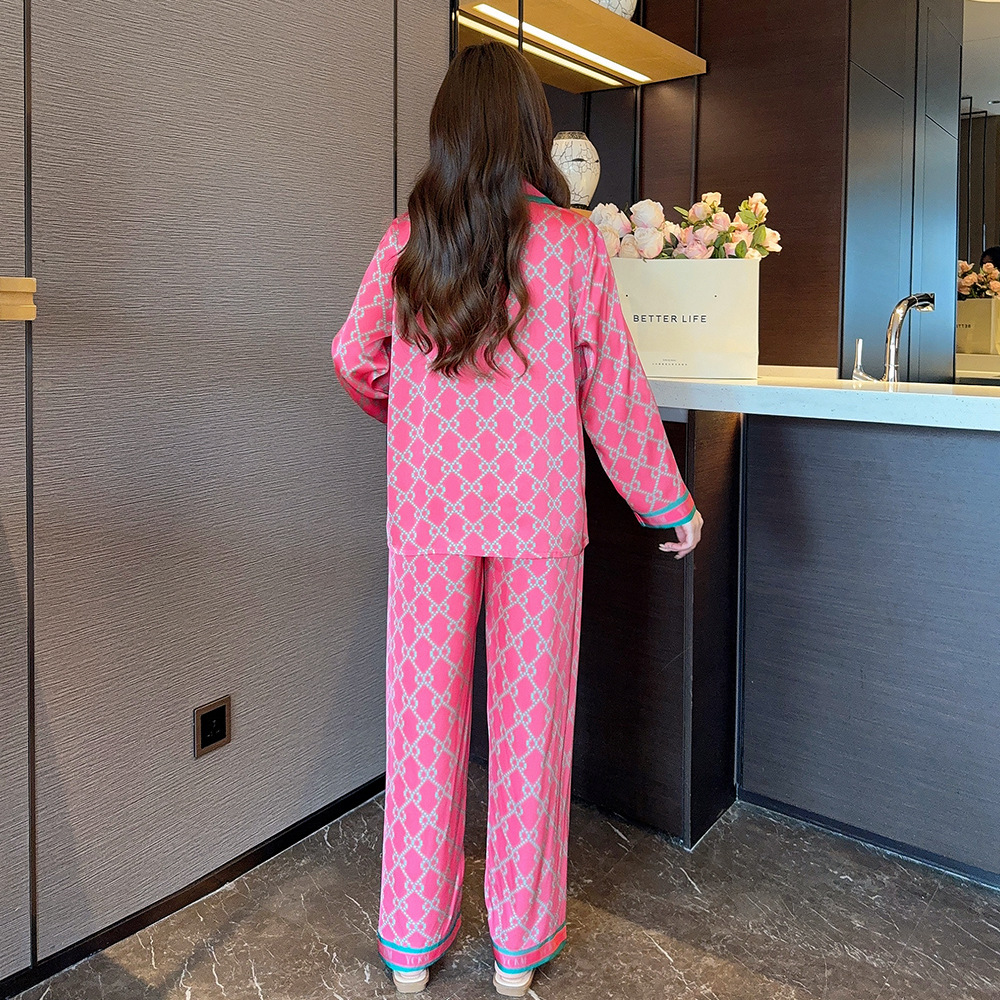Sonbahar Yeni Pijamalar Kadın Buz İpek Uzun Kollu Çurucu Erik Toz CC Ev Öfkesi Seti Yumuşak ve Rahat