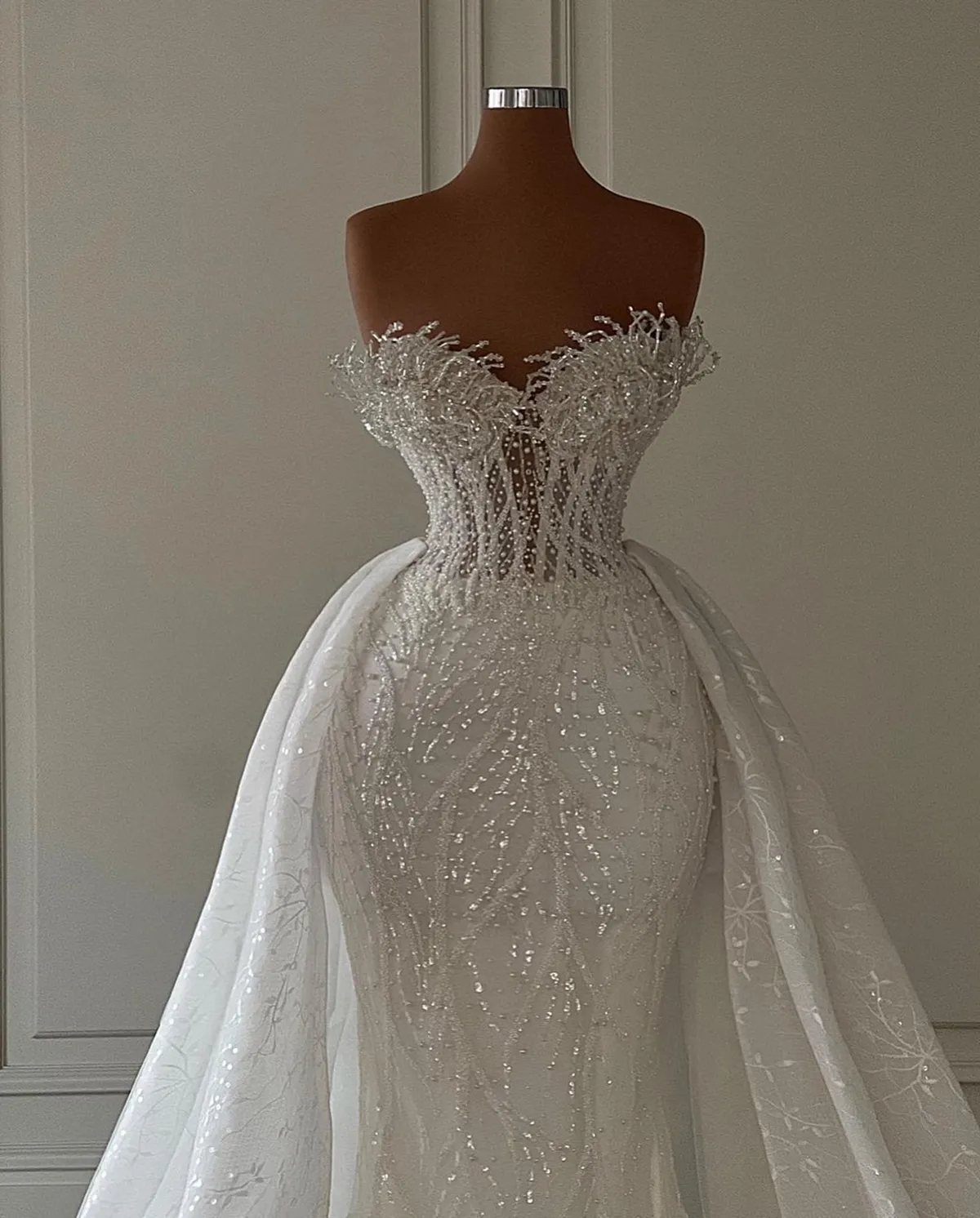 Glamorous Kant Bruidsjurken Strapless Parels Trouwjurk Op maat gemaakte Lovertjes met Afneembare Trein Bruid Jurken vestido de novia