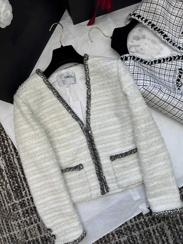 Women's Jackets Designer Brand Early Spring New Cha Elegant and Style Advanced Splicing Heavy Industry Diamond Contrast V-neck Woolen Coat EXBW