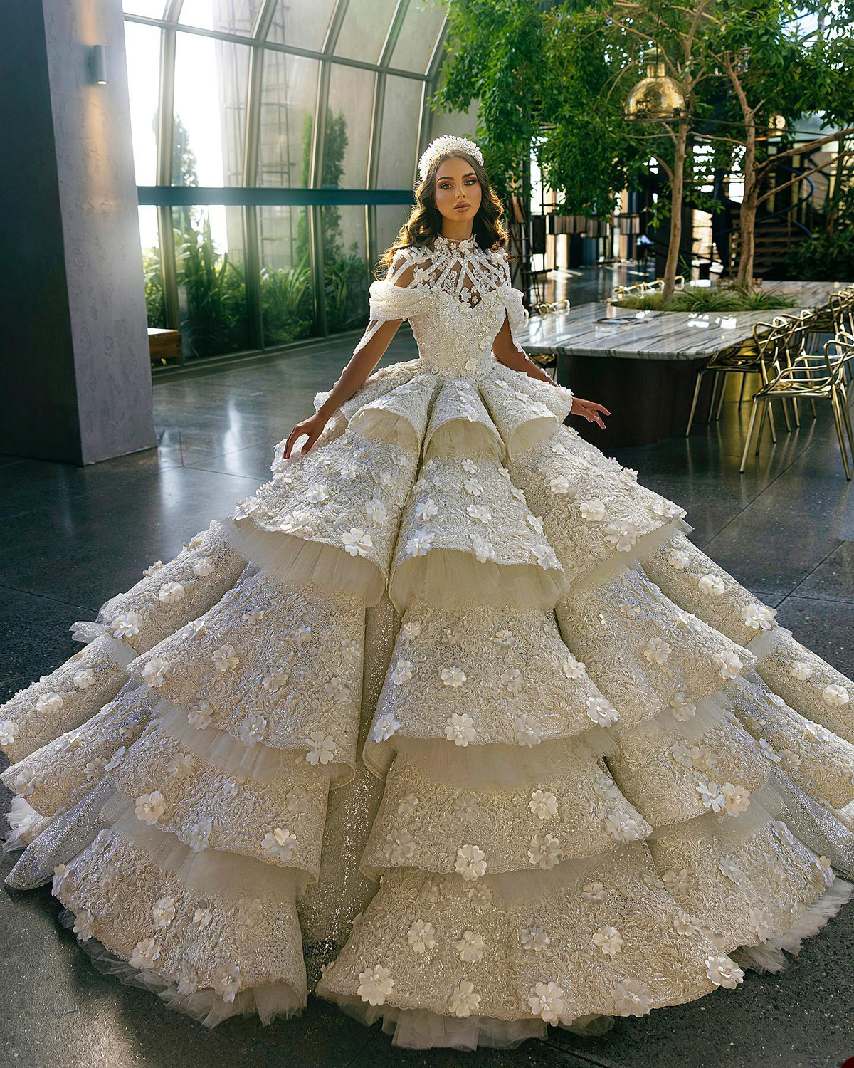 Lindo vestido de baile vestidos de casamento gola alta mangas compridas vestidos de noiva lantejoulas 3d apliques camadas varredura trem princesa vestidos de casamento feito sob encomenda