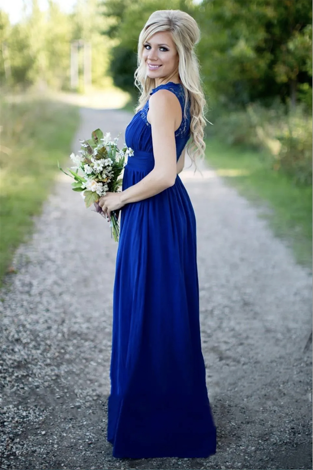 2024 Lang Royal Blue Beach Country Style Bridesmeisje jurken Sheer Lace Necked Sexy Open Back Bridesmaids Dress Maid of the Honor Tozins