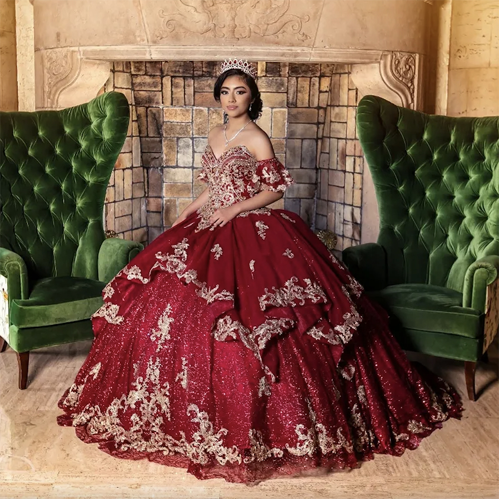 Red Shinny Beaded Lace AppliquesTulle Cape15 Dress Quinceanera Dresses 2024 Off the Shoulder Ball Gown Princess Formal Occasion Gown