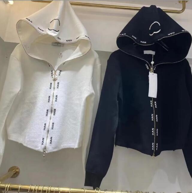 Designer svart vit huva kofta jackor mode brev blixtlås retro stil stickad långärmad topp cardigan jackor