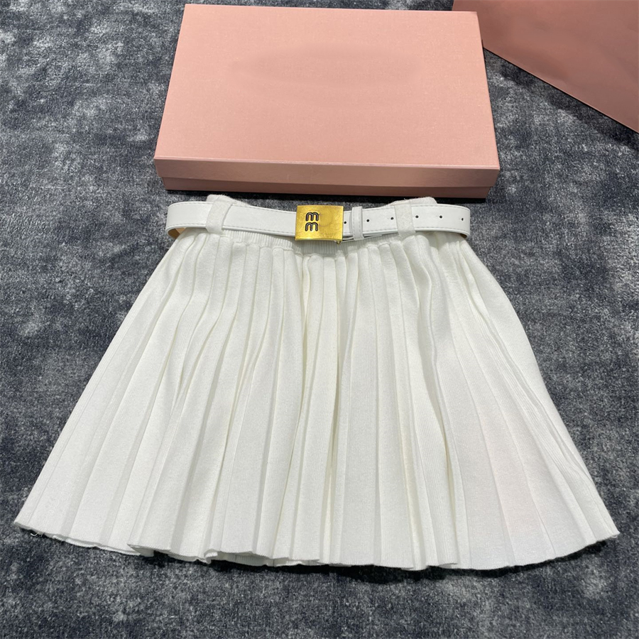 Женская короткая юбка с высокой талией, короткая классическая, легкая, роскошная, в студенческом стиле, плиссированная полуюбка с поясом в стиле ретро, британская буква, металлическая пряжка