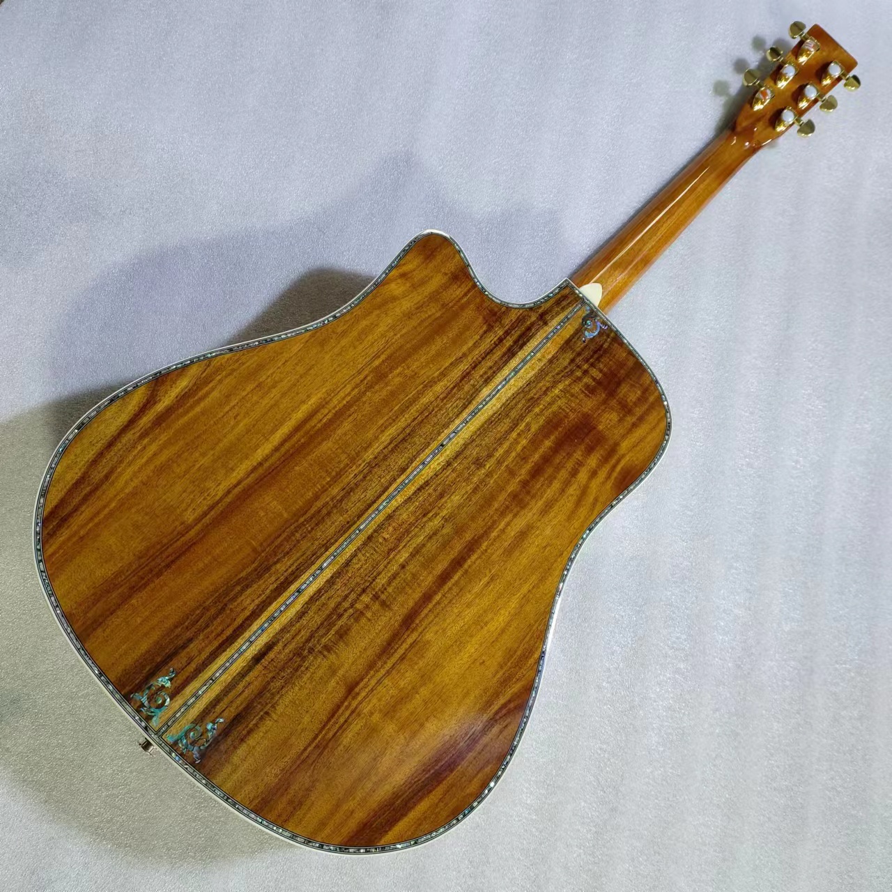 Niestandardowa gitara z litego drewna z solidną koa tylna strona prawdziwa Abalone Cutaway Dreadnought Acoustic Electric Guitar Double Big Pickup