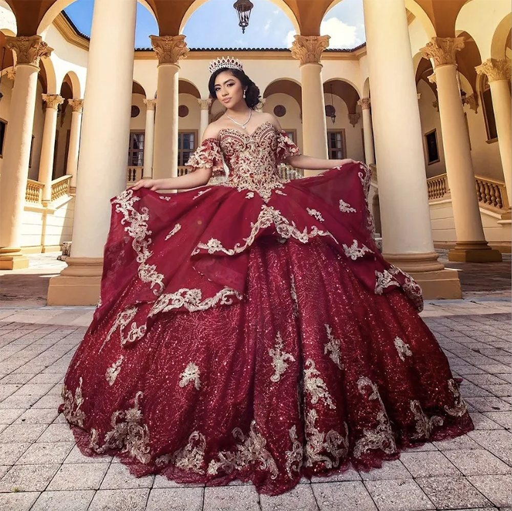 Rotes, glitzerndes, mit Perlen verziertes Spitzenapplikationen, Tüllumhang, 15 Kleid, Quinceanera-Kleider 2024, schulterfreies Ballkleid, Prinzessin, formelles Anlasskleid