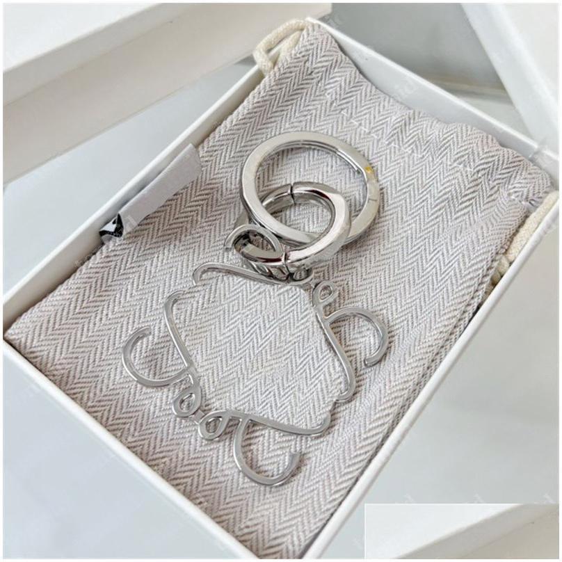 Met doos Designer sleutelhanger Anagram Womens Luxury Bag Charm Gold Sier sleutelhanger roestvrij staal Herenmode sleutelhanger Klassieke ring Drop Dhhz3