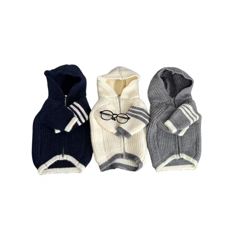 Dog Clothing Winter New Luxury Designer Love labeling Pet Sweater Sleeve Stripe Contrast Grey White Navy Sweater Schnauzer Fadou Cat Pet Sweater