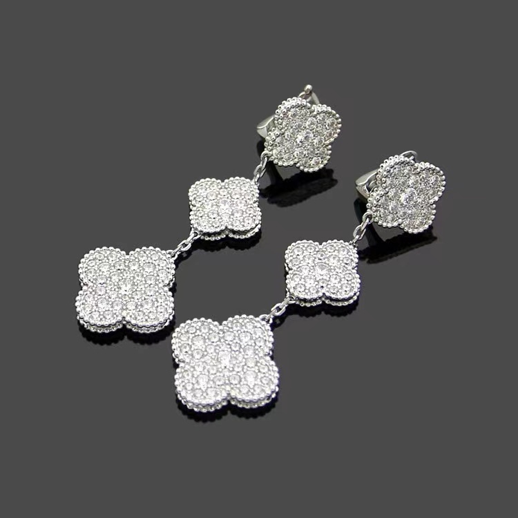 Modemärke Clover Diamond Earrings Luxury Crystal Full Diamond Three Flower örhängen Gift Rostfritt stål Högkvalitativ 18K Gulddesignerörhängen för kvinnor