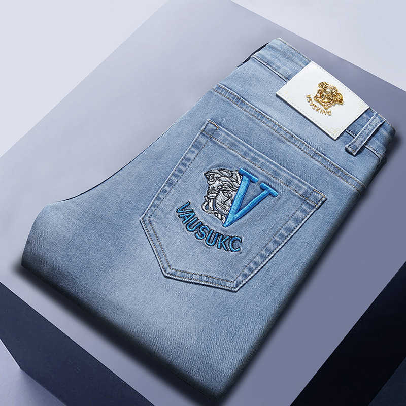 Designer de jeans masculin 2023 Vasaki VIP d'été Nouveau élastique slim slim petit tube droit à la mode brodé de style mince 071a