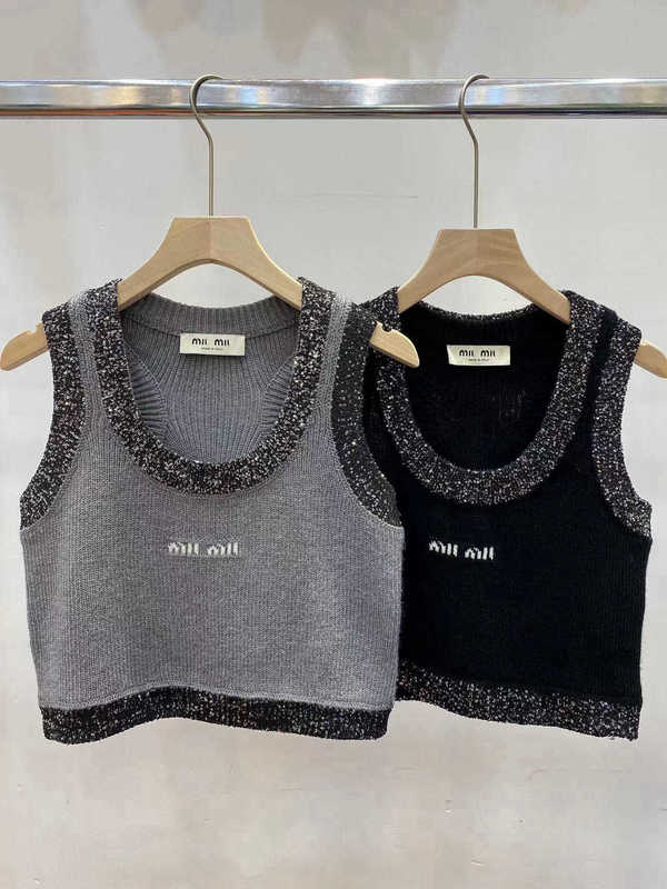 Damen-Strick-T-Shirts, Designer-Luxus-MIU-Frühjahr, neue Pailletten-Stickerei, funkelnde Wolle, gestricktes Tank-Top, halber Rock, Kleid, dreiteiliges Set 4BMV