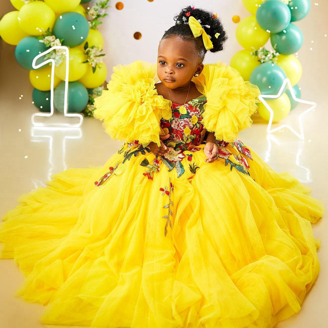 Yellow Flower Girl Dresses V Neck Tiered Tulle Ball Gowns Flowergirl Dress Princess Queen Hand Made Flowers Bead Birthday Party Dress Gowns for Girls NF073