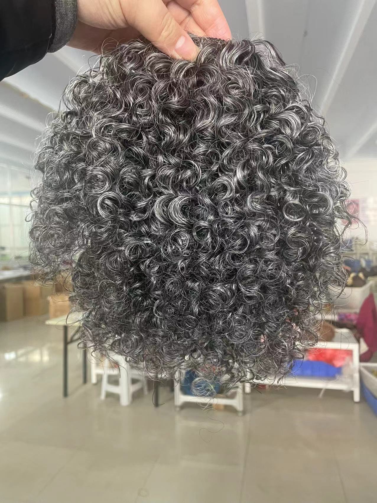 Grijze kinky krullende paardenstaart met trekkoord, afrobroodje, highlights haar, bladerdeeg, grijze haarverlenging, haarstukje, clip in trekkoord, één stuk zout en peper 12 inch 120 g