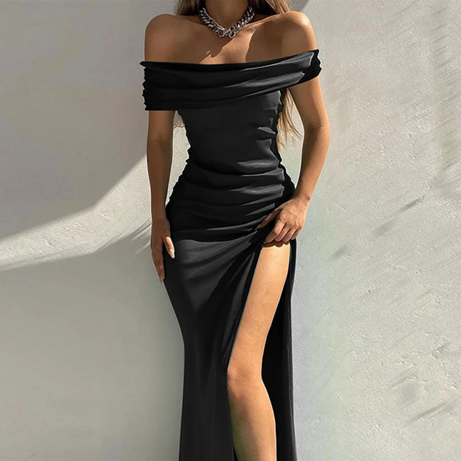 Velvet High Slit Sexy Formal Occasion Dress Women Off Shoulder Prom Dress Solid Short Sleeve Evening Party Dress With Ruffles 240129