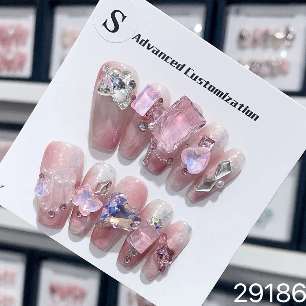 手作りのピンクプレスオンネイルY2K韓国の妖精の贅沢なチャームデザイン再利用可能な接着剤爪