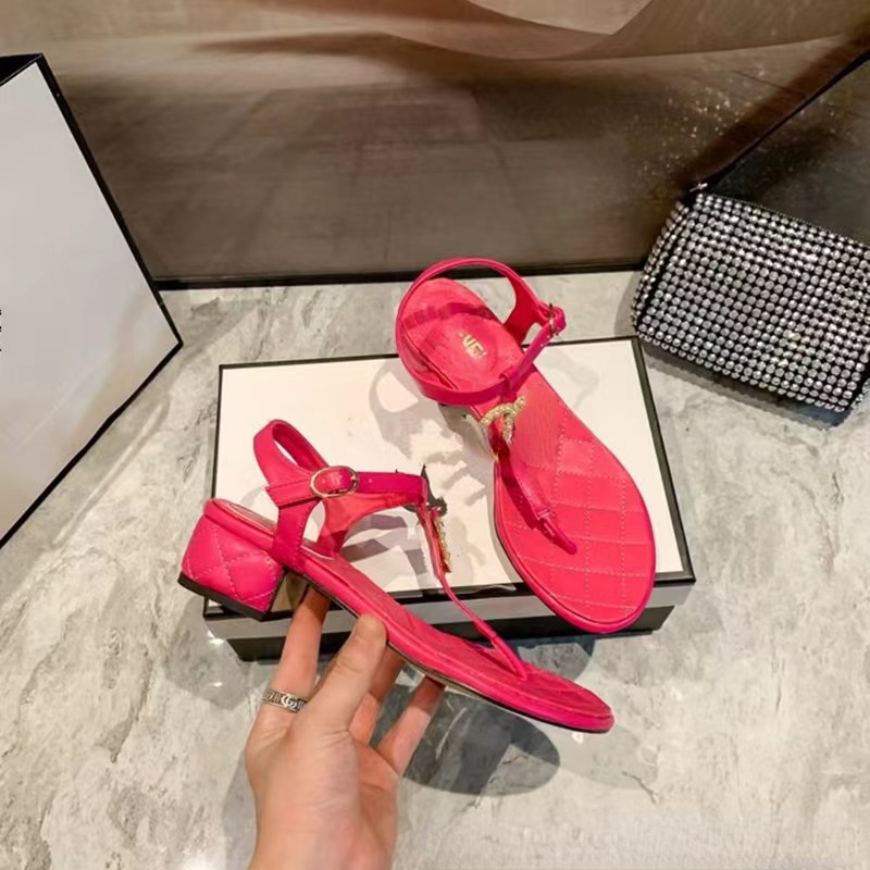 Sandálias de designer femininas 2022 novo elegante e confortável c diamante fivela salto grosso cinto fivela sandálias