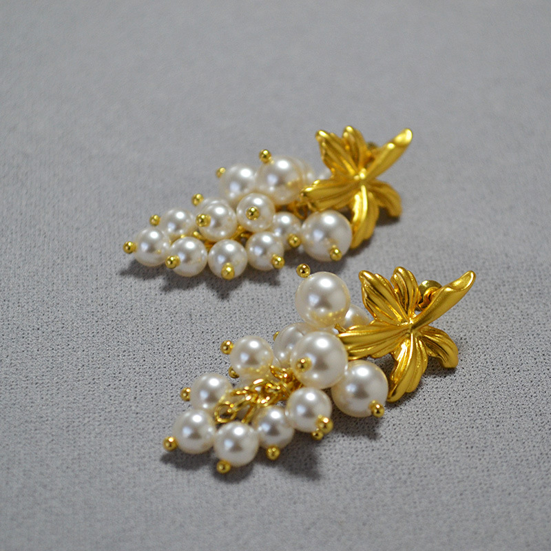 European and American retro literary stones beaded leaves and leaves Pearl -pearl French niche temperament 925 silver needle earrings earrings