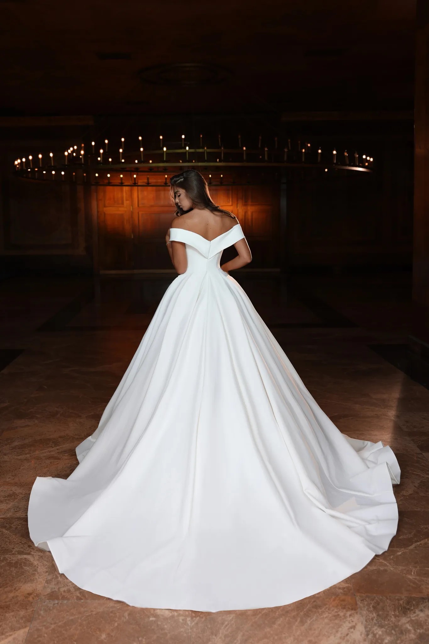 Modest White Simple Wedding Ball Gowns Off the Shoulder Plus Size Dubai Arabiska brudklänningar Långt svep Train Second Reception Dress for Bride Robes de Mariee CL3285