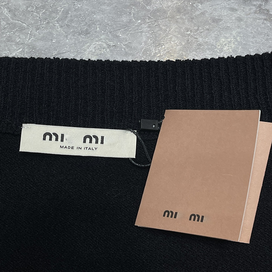 여자 정장 디자이너 재킷 스커트 아시아 크기 S-L으로 자수 된 세련되고 세련된 글자를 가진 2 피스 세트