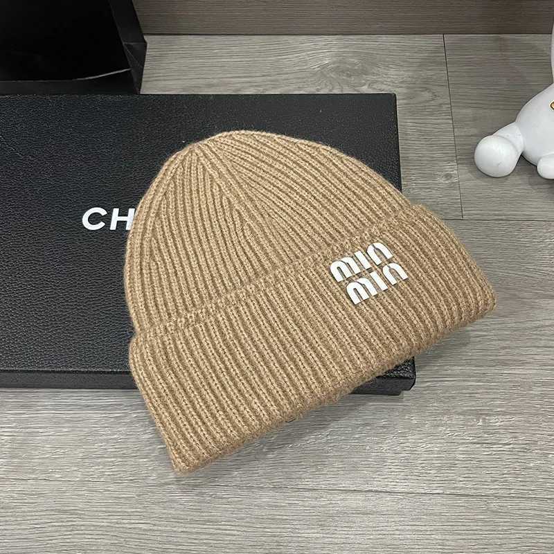 Beanie / Skull Caps Top Nova Moda Luxo Letra Beanies Homens Mulheres Inverno Quente Marca Designer Outdoor Soft Hat Unisex Party Vintage Hop Caps YQ240207