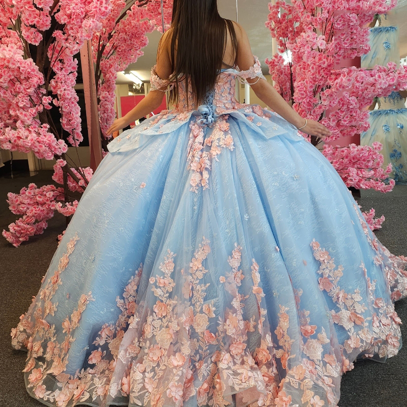 Abito stile Quinceanera azzurro con spalle scoperte Fiore rosa Applique Perline di pizzo floreale Abito da ballo in tull Corsetto Dolce 16 Abiti da 15 anos