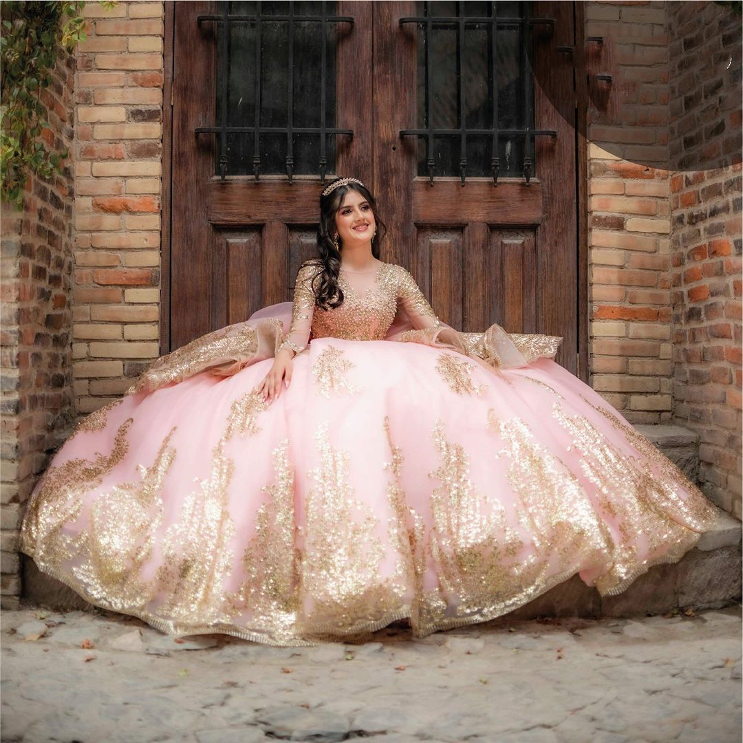 Sparkly Pink Quinceanera Dress For Sweet 16 Girls Sequined Beads Birthday Party Prom Gowns Tiered Princess Ball Gown Robe De Bal