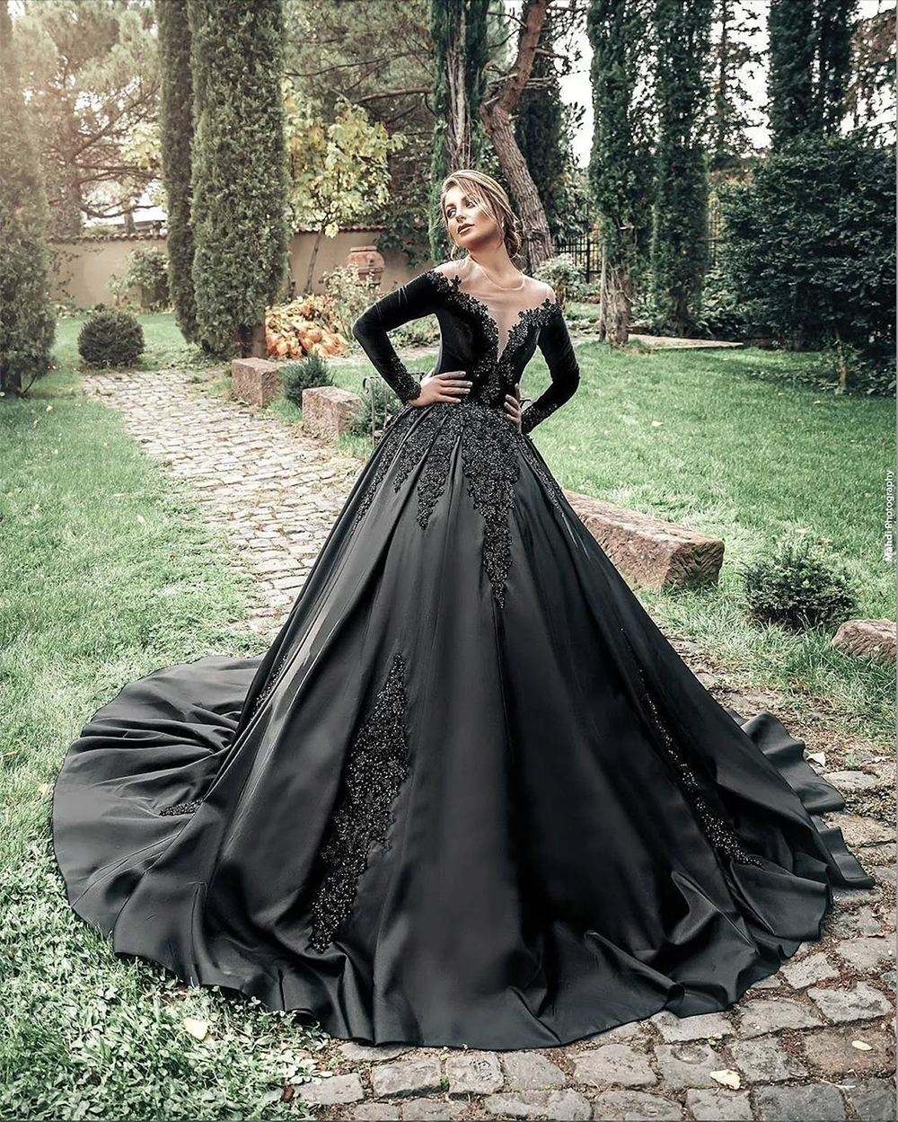 Vintage Siyah Gotik Orman Ülke Gelinlik Balo Gown Sheer Boyun Uzun Kollu Swee Tren Gelin Gowns Artı Boyutlu Hamile Korse