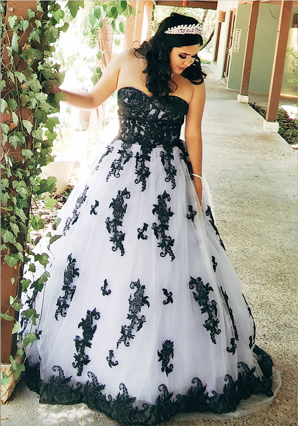 Abiti da sposa vintage in bianco e nero Abiti da sposa gotici Una linea di applicazioni in pizzo Sweetheart senza maniche Allacciatura Plus Size Vestido De Novia 2024