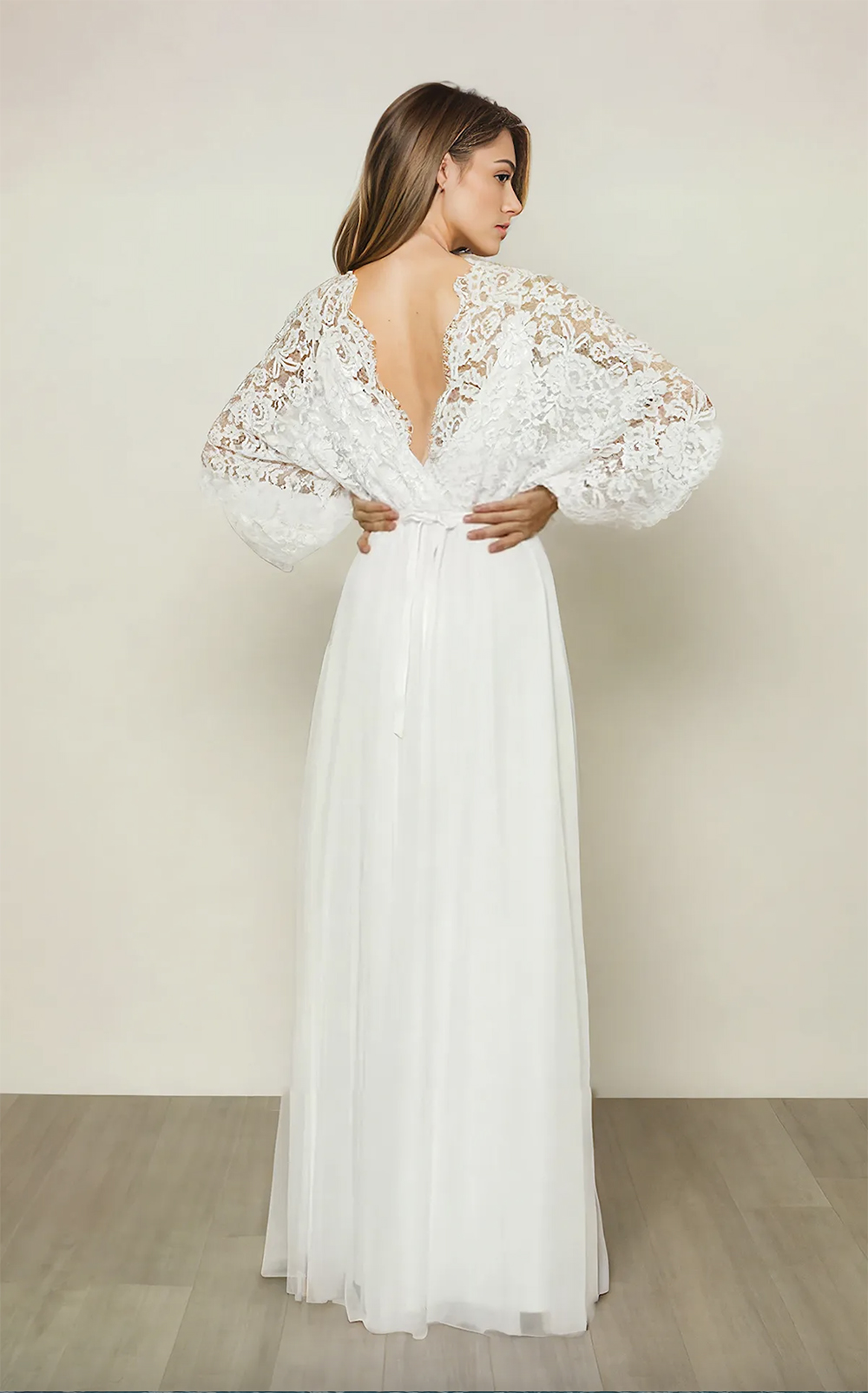 Arabia A Line Wedding Dress V Neck Lace Appliques Long Sleeve Bride Dresses Sweep Train Backless Boho Bridal Gowns