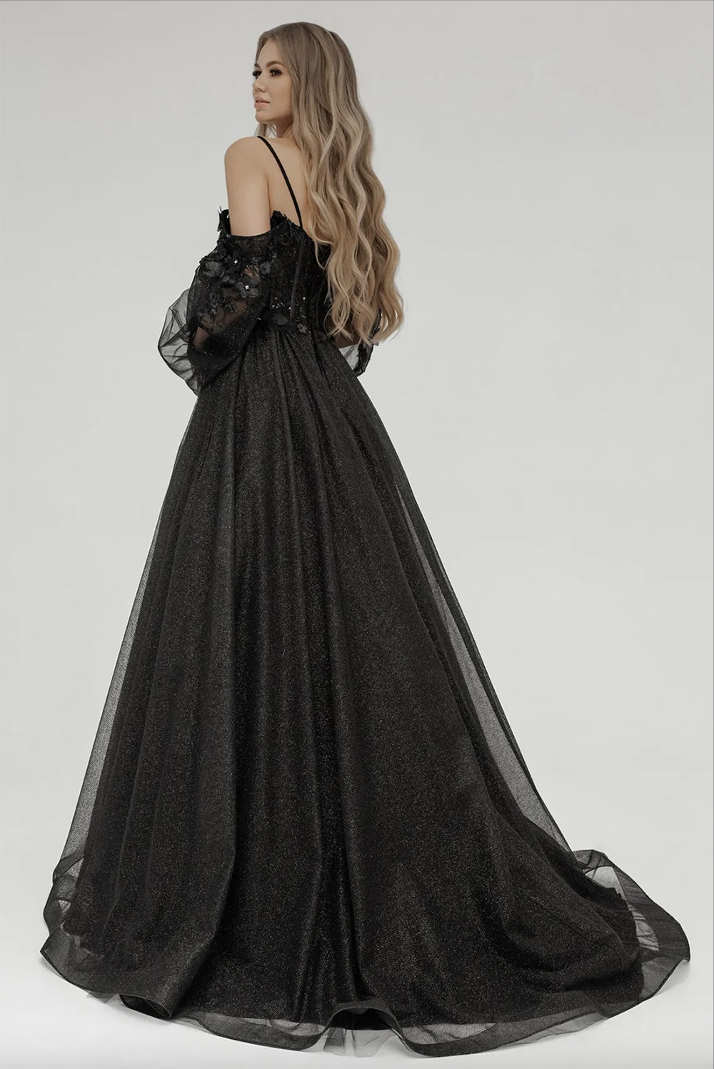 2024 Black Gothic Wedding Dresses Gowns Off the Shoulder Long Sleeves Sequins Tulle Sparkle Goth Bridal Robes With Color Non White