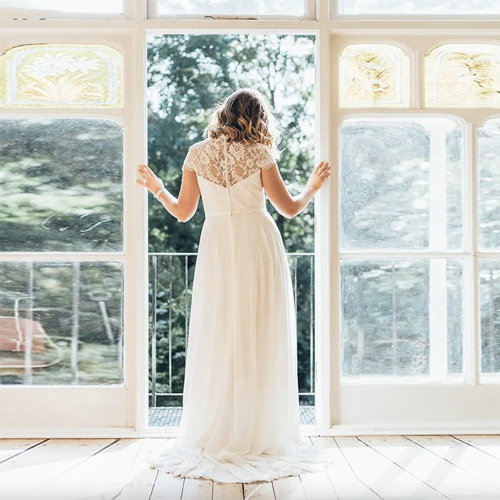 Elegante Brautkleider aus Chiffon in A-Linie in Übergröße mit Flügelärmeln, sexy V-Ausschnitt, Spitze, schicke Brautkleider, Boho Garden Beach, bodenlang, plissiert, Brautroben von De Mariee