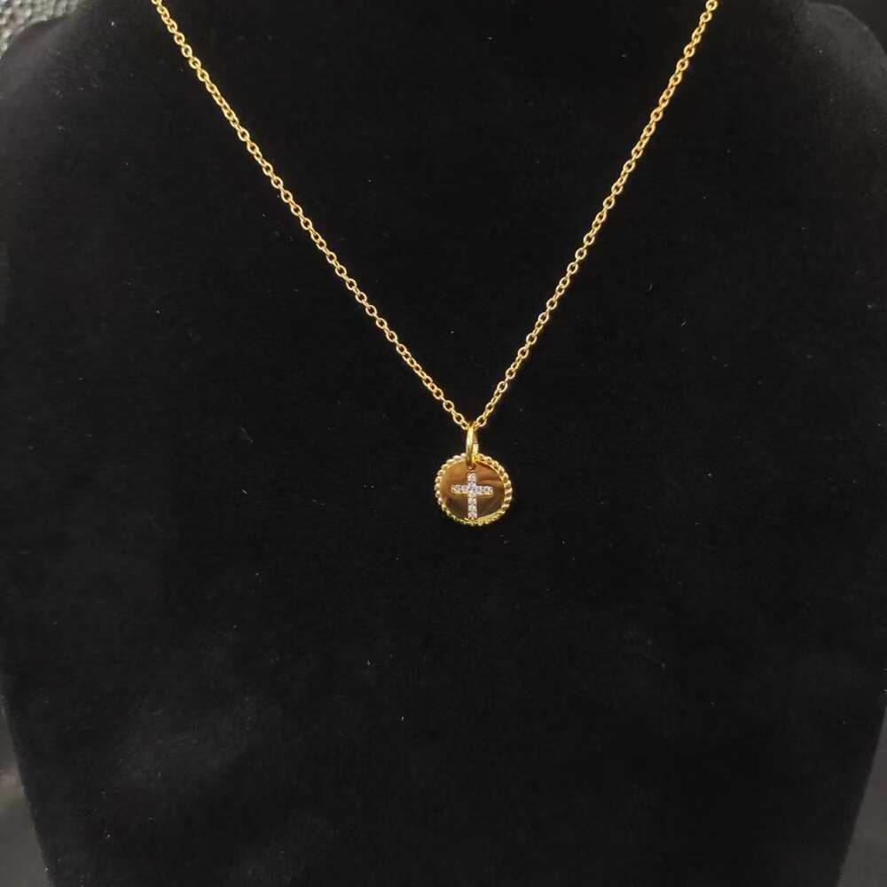 Modische Halskette, luxuriöse Herren-Halsketten, Chevron-Kreuz-Anhänger in Versilberung mit Pav Black Diamond, beliebter Damen-Charm
