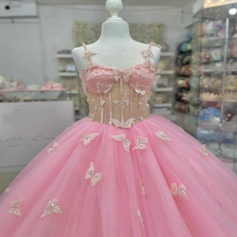 2024 Tatlı Pembe Spagetti Kayışı Quinceanera Elbiseler 3D Kelebek Tull Tatlı 16 Doğum Günü Partisi Önlükleri Lüks Kız Vestidos De 15 Anos