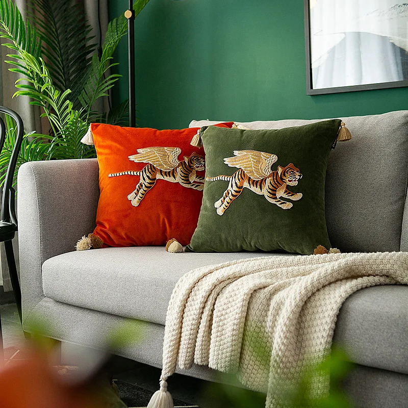 Luxury retro tiger broderad sammet kudde täcker dekorativ kudde modern konstnärlig hög nivå soffa stol säng kussin 240122