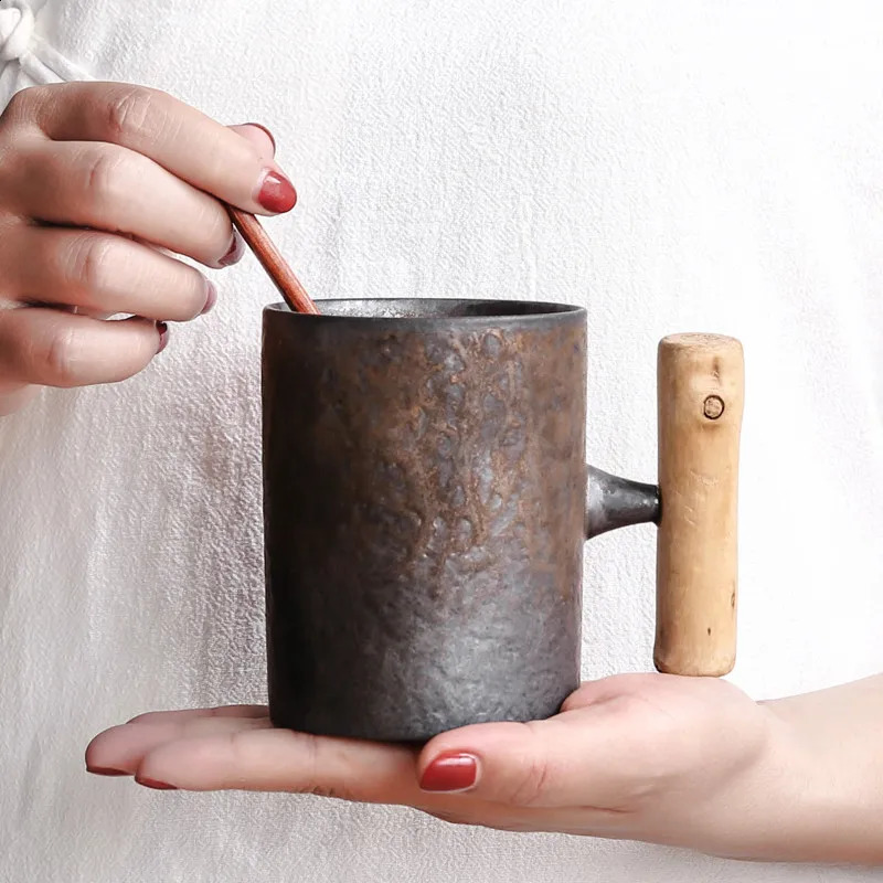 Japonês-estilo vintage cerâmica caneca de café tumbler ferrugem esmalte chá leite caneca de cerveja com alça de madeira copo de água home office drinkware 240123