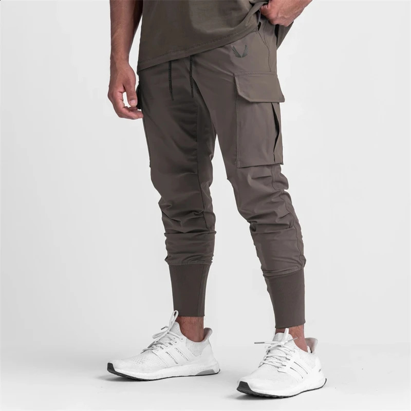 Poche hommes Cargo pantalon été mince mince séchage rapide élastique Leggings course entraînement pantalons de survêtement décontracté tendance pantalon 240124