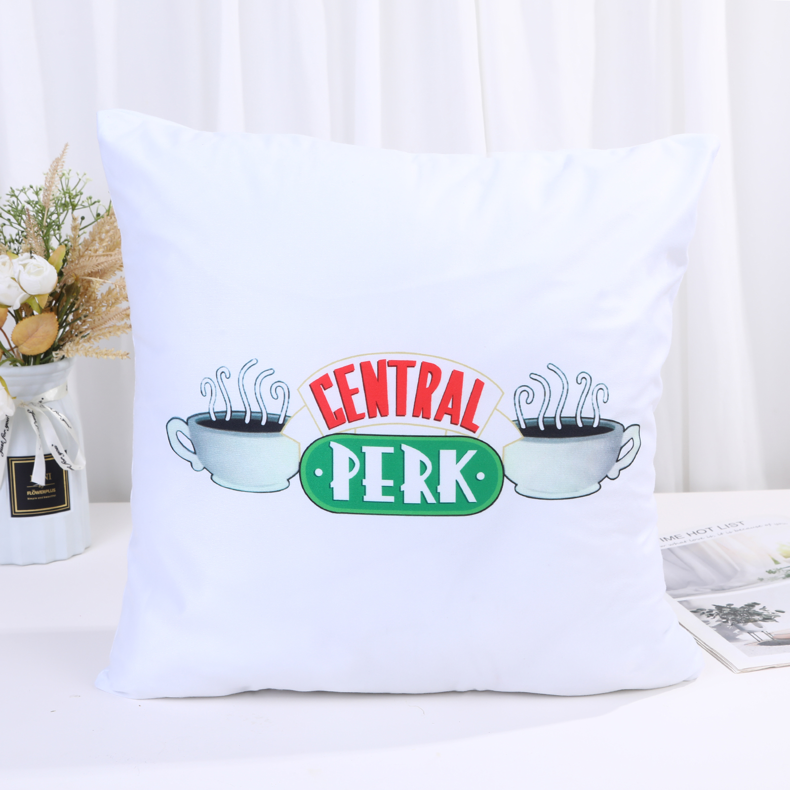 Fronha de travesseiro de programa de TV de Friends com moldura de 18 x 18 polegadas, olho mágico amarelo, moldura de porta feita à mão - Central Perk Coffee Time, capa de almofada de lembrança para fãs de AMIGOS