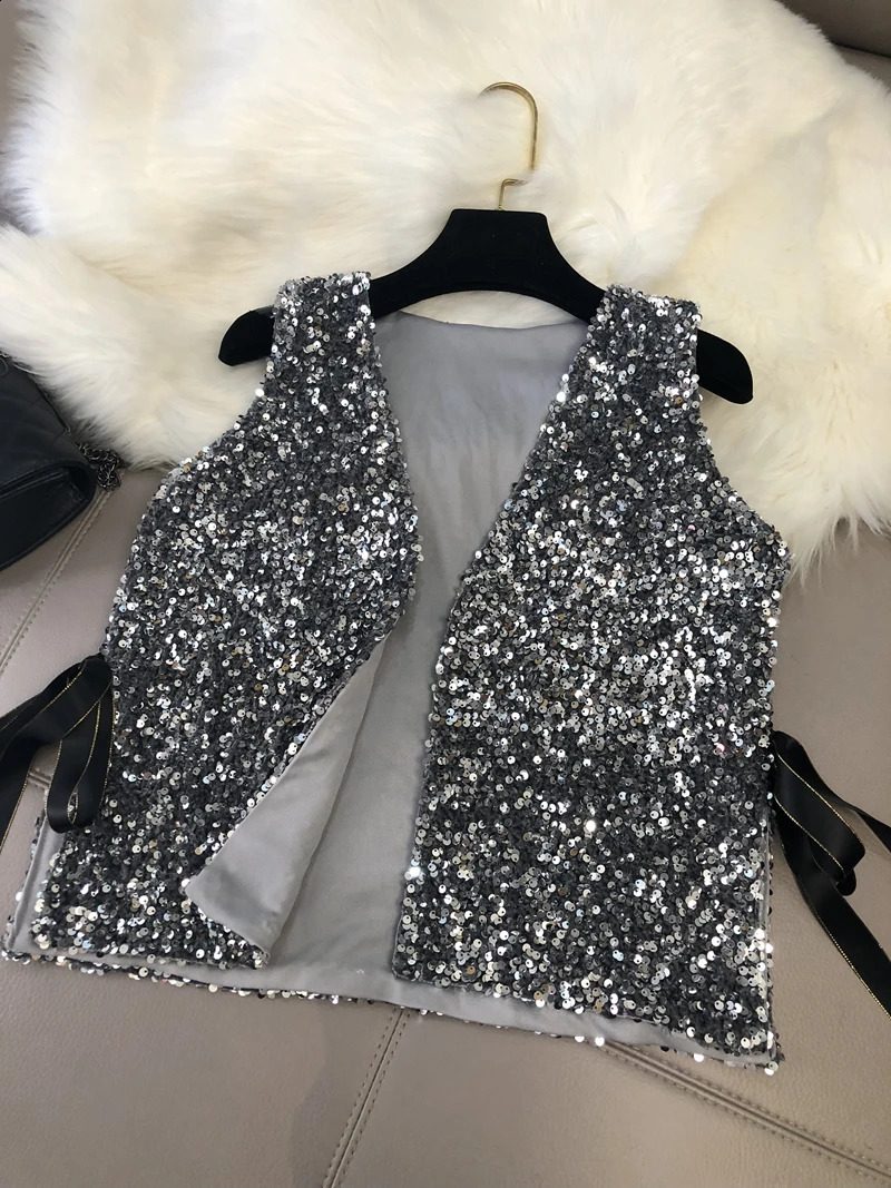 Nuovo gilet industriale con paillettes glitterate da donna alla moda, pizzo allentato a maniche corte, 100 pezzi, camicia abbinata, piccolo cardigan top 240216