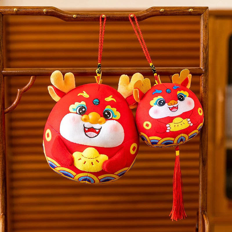 1 st kinesiska år dekorationer zodiac drake plysch hänge fyllda dockor härlig maskot docka för barn gåvor 240122
