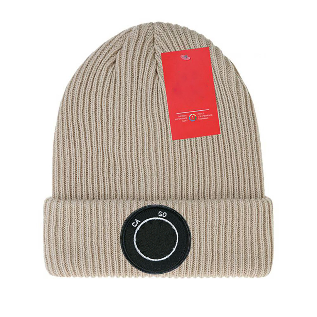 Beanie varumärkesdesigner beanie lyxig beanie hatt temperament mångsidig mössa varm brev mössa triangel design hatt present mode hatt flera färger mycket bra